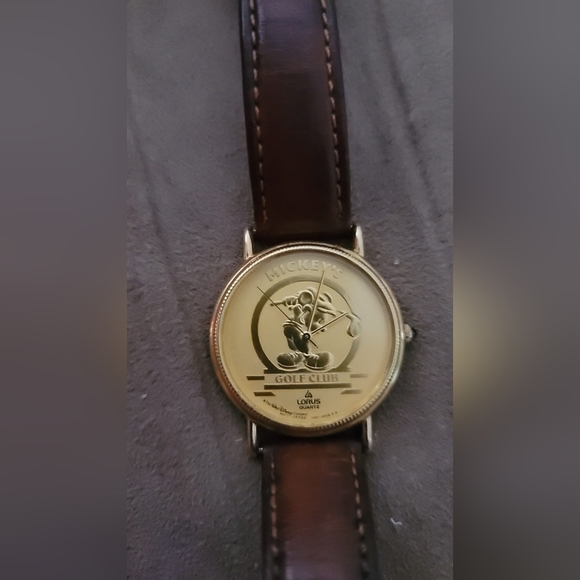 Lorus Disney Mickey Mouse Golf Club Gold Tone Watch - Picture 2 of 3